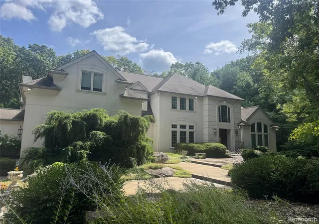 1st image of 12240 Woodline Dr, Fenton, MI 48430 | MLS# 60931625
