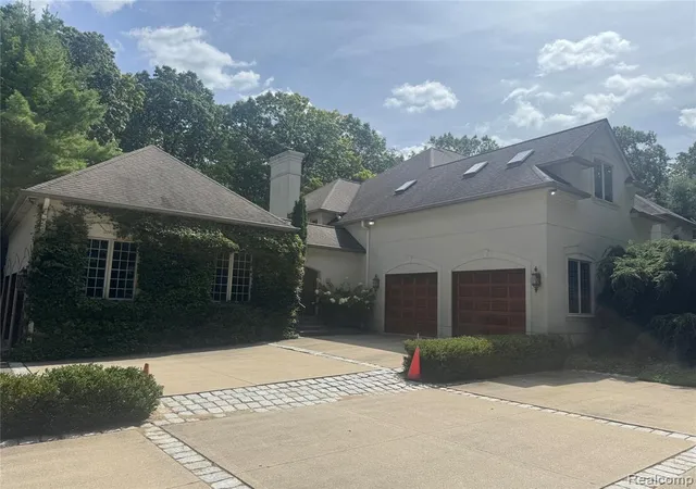 2nd image of 12240 Woodline Dr, Fenton, MI 48430 | MLS# 60931625