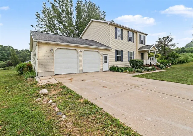 Homes for sale in Ludington, MI | 5449 W Golfside Dr, Ludington, MI 49431 | MLS# 70541912