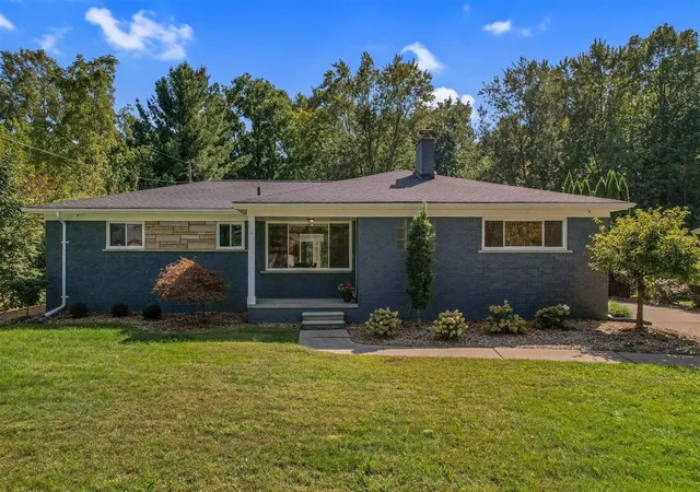 1st image of 660 Sylvanwood Dr, Troy, MI 48085 | MLS# 70472527