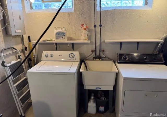 Listing Photo 2 - Condo for sale in building located at 20250 Great Oaks Cir, Clinton Township, MI 48036