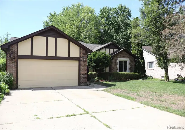1st image of 2800 Ranieri Dr, Troy, MI 48085 | MLS# 61005181
