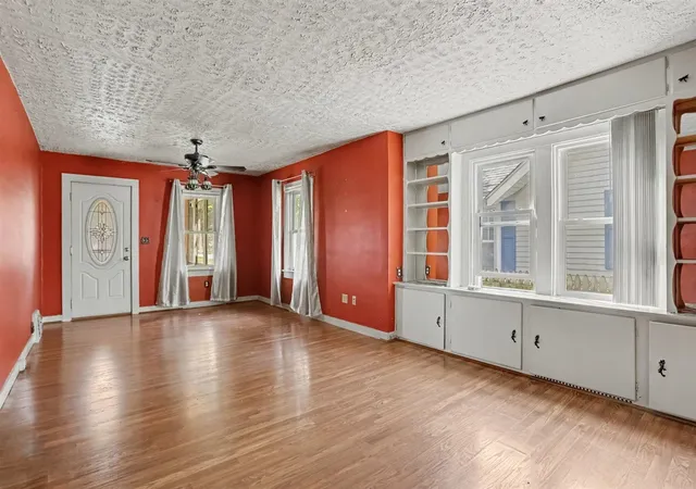 Photo 3 of Single family home for sale at 114 Foster Ave, Battle Creek, MI 49015 | MLS# 70554553 | Listing updated on 2026-09-07