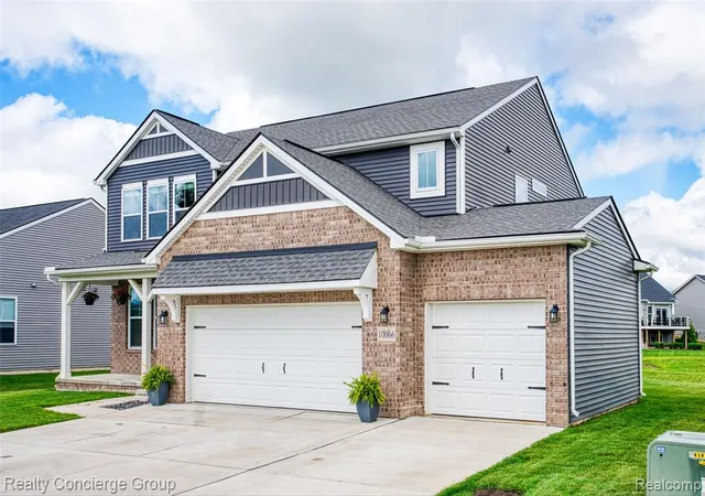 Homes for sale in Brighton, MI | 10066 Willow Oak Dr, Brighton, MI 48116 | MLS# 61005066