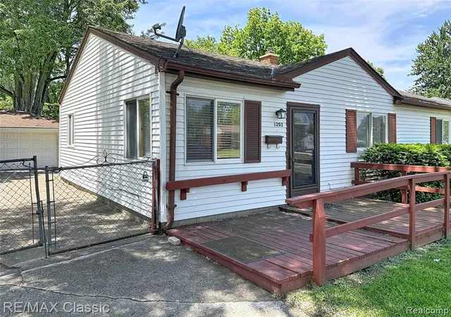 Homes for sale in Garden City, MI | 1203 Gilman St, Garden City, MI 48135 | MLS# 60999370