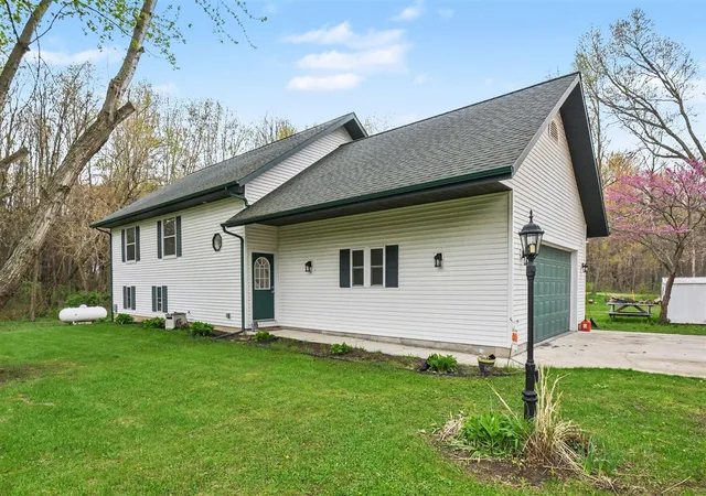 Homes for sale in Dowagiac, MI | 29542 Priest St, Dowagiac, MI 49047 | MLS# 70526993