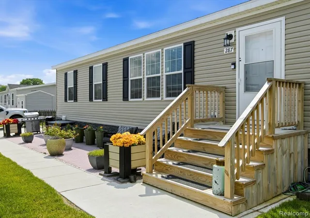 Photo 2 of Manufactured home for sale at 287 Rosebud Ct, Port Huron, MI 48060 | MLS# 61010062 | Listing updated on 2026-08-30
