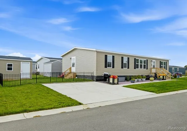 Photo 3 of Manufactured home for sale at 287 Rosebud Ct, Port Huron, MI 48060 | MLS# 61010062 | Listing updated on 2026-08-30