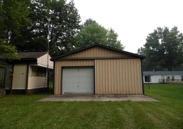 3rd image of 668 Big Oaks St, Gladwin, MI 48624 | MLS# 50215363