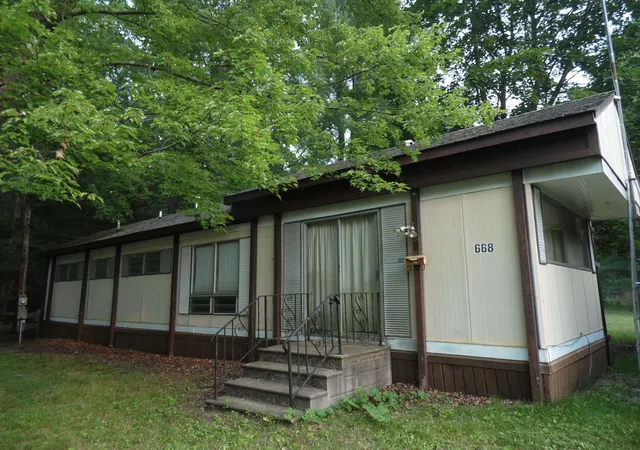 4th image of 668 Big Oaks St, Gladwin, MI 48624 | MLS# 50215363