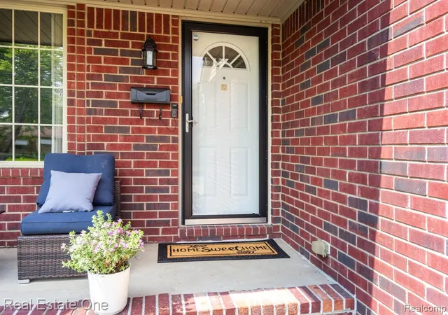 Photo 4 of Sale Pending at 23410 Joy St, Saint Clair Shores, MI 48082 2529 | MLS# 61013861 | Listing updated on 2026-09-25