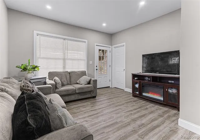 4th image of 4472 French Rd, Detroit, MI 48214 | MLS# 60960659