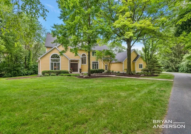 Photo 2 of Sale Pending at 1015 Bradford Holw Ln, Grand Rapids, MI 49525 | MLS# 70539878 | Listing updated on 2026-06-20