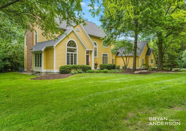Photo 3 of Sale Pending at 1015 Bradford Holw Ln, Grand Rapids, MI 49525 | MLS# 70539878 | Listing updated on 2026-06-20
