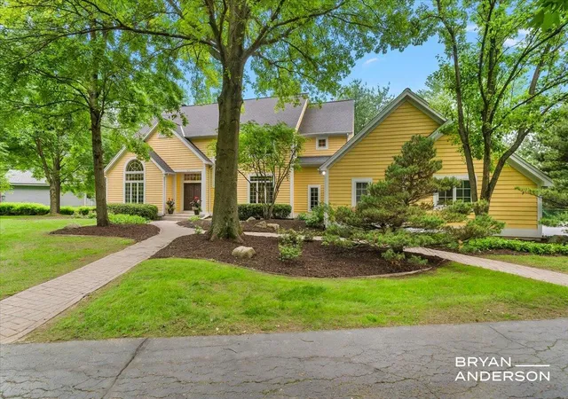 Photo 3 of Sale Pending at 1015 Bradford Holw Ln, Grand Rapids, MI 49525 | MLS# 70539878 | Listing updated on 2026-06-20