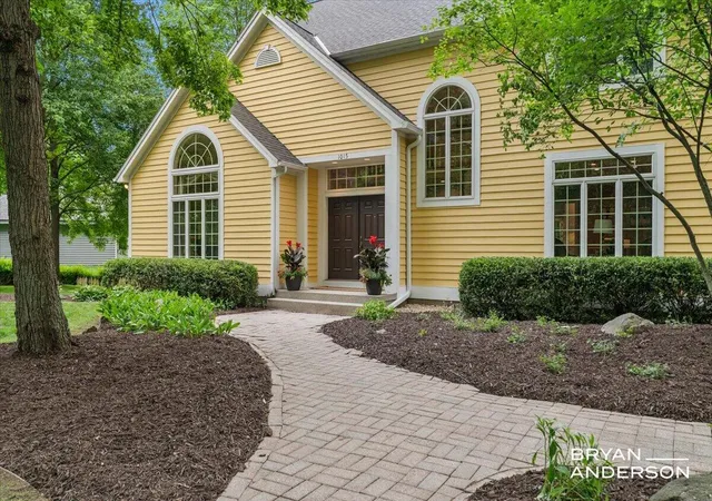 Photo 4 of Sale Pending at 1015 Bradford Holw Ln, Grand Rapids, MI 49525 | MLS# 70539878 | Listing updated on 2026-06-20
