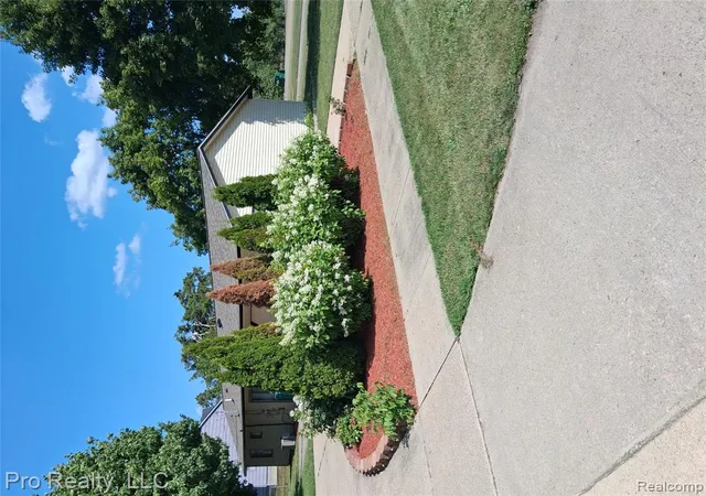 3rd image of 2219 Lakeview Ave, Ypsilanti, MI 48198 | MLS# 61008116