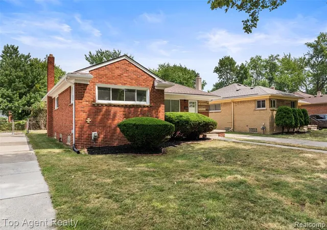 Photo 4 of Single family home for sale at 23040 Marlow St, Oak Park, MI 48237 | MLS# 61017466 | Listing updated on 2026-09-04