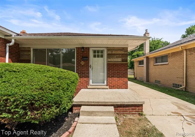 Photo 5 of Single family home for sale at 23040 Marlow St, Oak Park, MI 48237 | MLS# 61017466 | Listing updated on 2026-09-04