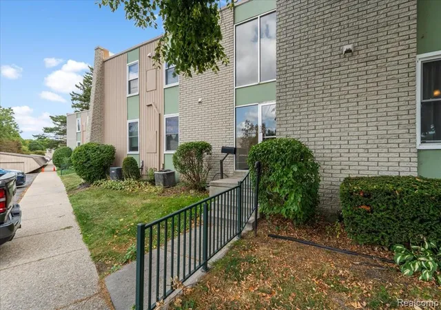 Photo 2 of Condo for sale at 33397 Fargo St, Livonia, MI 48152 1453 | MLS# 61025671 | Listing updated on 2026-08-29