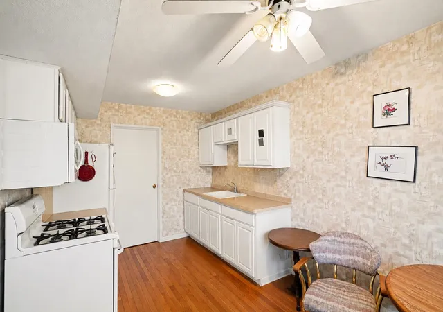 2nd image of 39762 Village Wood Cir, Novi, MI 48375 | MLS# 50213085