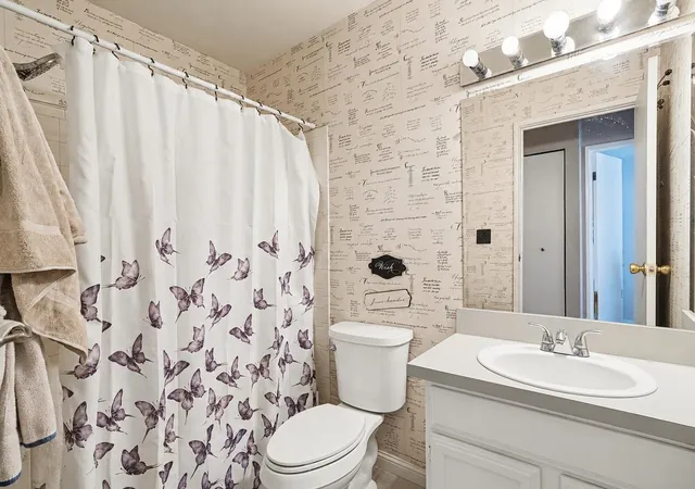 3rd image of 39762 Village Wood Cir, Novi, MI 48375 | MLS# 50213085