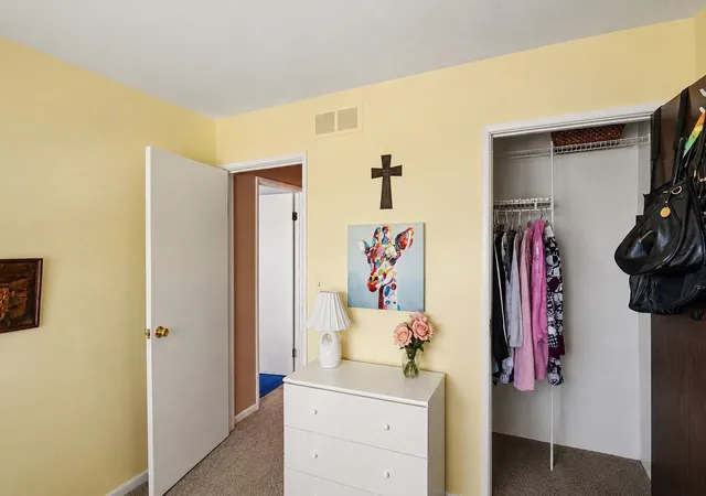 5th image of 39762 Village Wood Cir, Novi, MI 48375 | MLS# 50213085