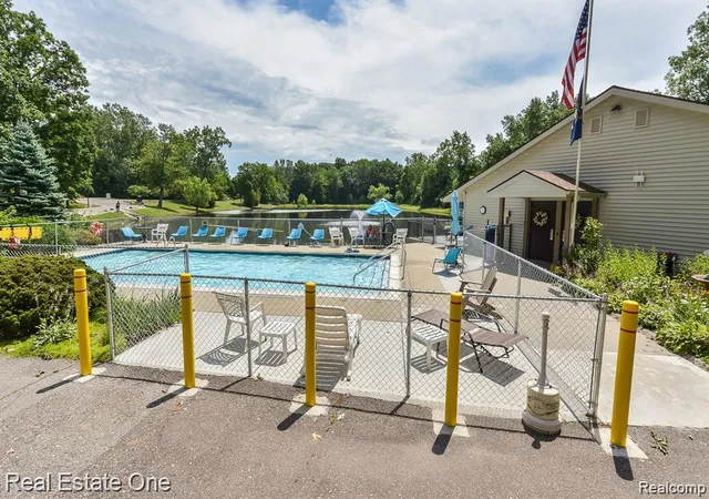 36th image of 25137 Jefferson Ct #4, South Lyon, MI 48178 | MLS# 60995059
