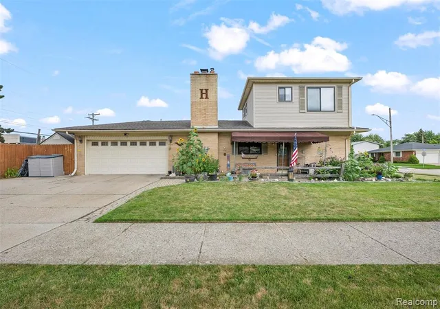 Homes for sale in Saint Clair Shores, MI | 21301 Violet St, Saint Clair Shores, MI 48082 | MLS# 60982464