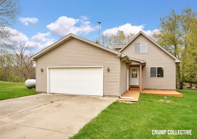 Homes for sale in Perrinton, MI | 9129 Lakeside Dr, Perrinton, MI 48871 | MLS# 70529835