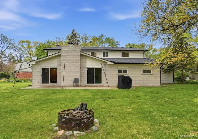 2nd image of 37296 Maple Leaf Ct, Clinton Township, MI 48036 | MLS# 60993182