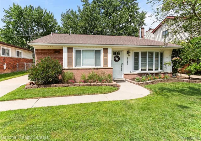 Homes for sale in Clawson, MI | 1361 Langley Blvd, Clawson, MI 48017 | MLS# 61010253