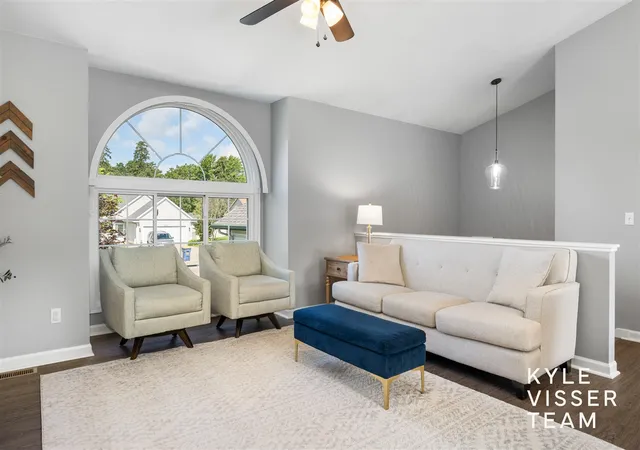 Photo 3 of Sale Pending at 1642 Simmons Ave, Grand Rapids, MI 49505 | MLS# 70539155 | Listing updated on 2026-06-17