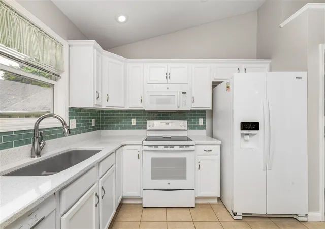 Photo 3 of Sale Pending at 9658 Palmetto Ct, Portage, MI 49002 | MLS# 70499387 | Listing updated on 2025-10-26