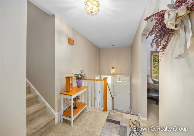 Photo 3 of Sale Pending at 1490 Marwood Dr, Kentwood, MI 49508 | MLS# 70555542 | Listing updated on 2026-08-30
