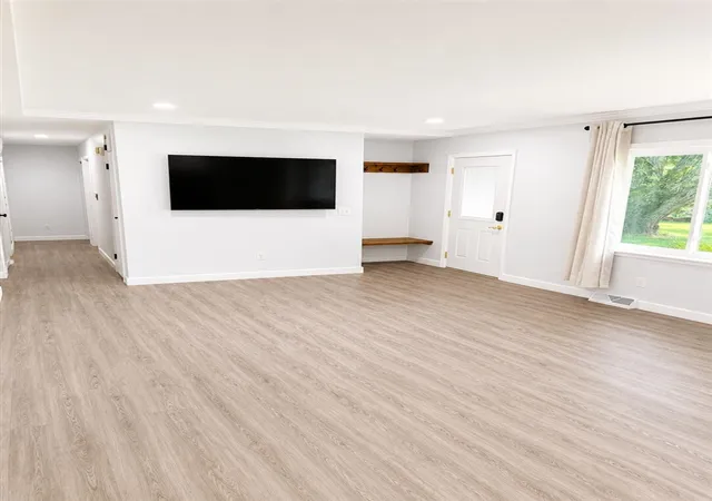 Photo 3 of Sale Pending at 3302 Northview Dr, Kalamazoo, MI 49004 | MLS# 70537215 | Listing updated on 2026-09-18
