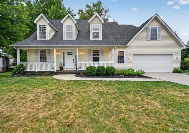 1st image of 2028 Waterside Dr, Fenton, MI 48430 | MLS# 61019343