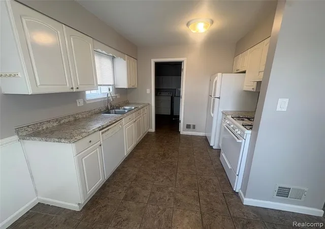 Photo 4 of Single family home for sale at 33 E Brockton Ave, Madison Heights, MI 48071 | MLS# 61026131 | Listing updated on 2026-09-01