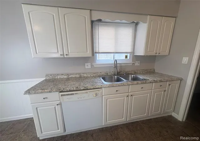 Photo 5 of Single family home for sale at 33 E Brockton Ave, Madison Heights, MI 48071 | MLS# 61026131 | Listing updated on 2026-09-01