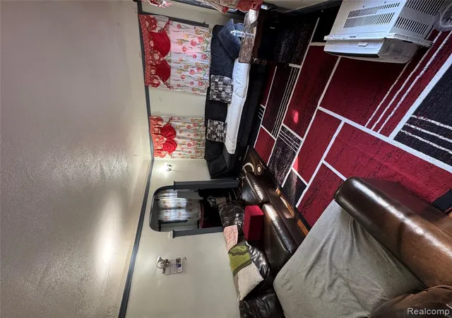 3rd image of 8088 Wisconsin St, Detroit, MI 48204 | MLS# 60991700