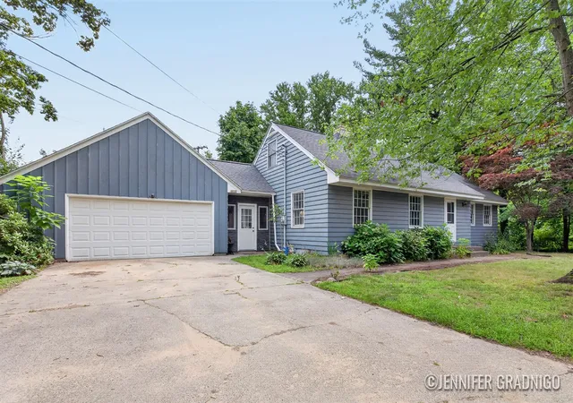 Photo 3 of Sale Pending at 943 Grandridge Ct, Holland, MI 49423 | MLS# 70552372 | Listing updated on 2026-09-05