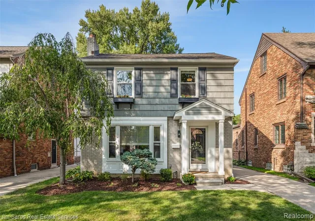 Photo 1 of Sale Pending at 276 Moran Rd, Grosse Pointe Farms, MI 48236 3433 | MLS# 61024481 | Listing updated on 2026-09-08