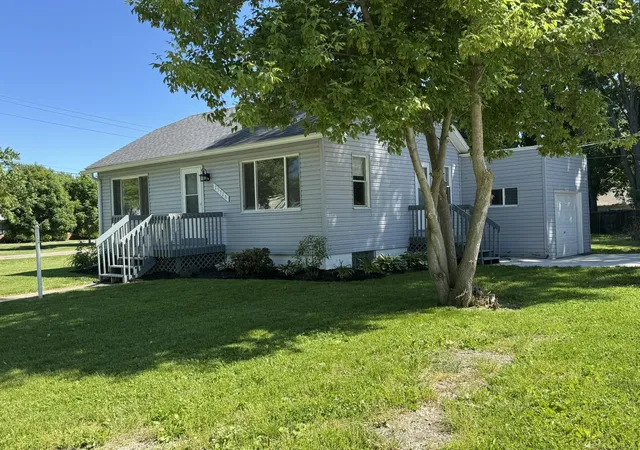3rd image of 23726 Carlington Dr, Clinton Township, MI 48036 | MLS# 50210454