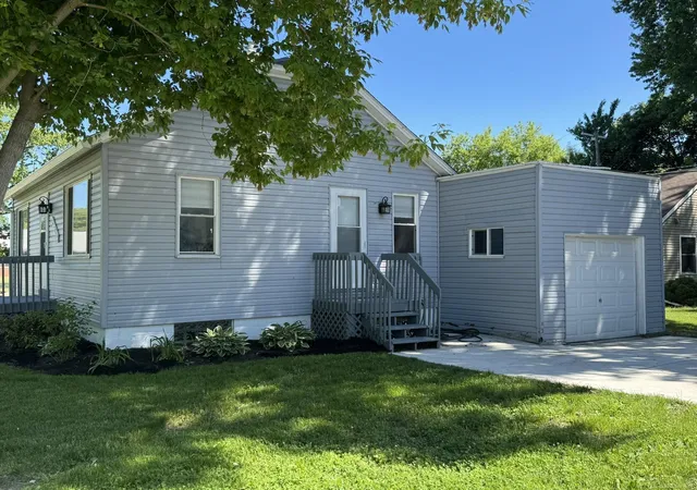 4th image of 23726 Carlington Dr, Clinton Township, MI 48036 | MLS# 50210454