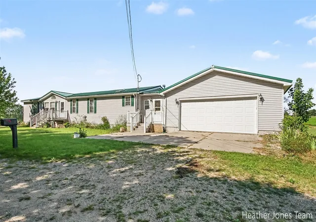 3rd image of 3349 N Pine Grove Rd, Edmore, MI 48829 | MLS# 70554558
