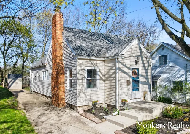 Homes for sale in Grand Rapids, MI | 1233 Diamond Ave, Grand Rapids, MI 49505 | MLS# 70527318