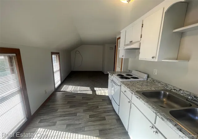 Listing Photo 2 - Condo for sale in building located at 47 Pope St, Lapeer, MI 48446 - Unit #