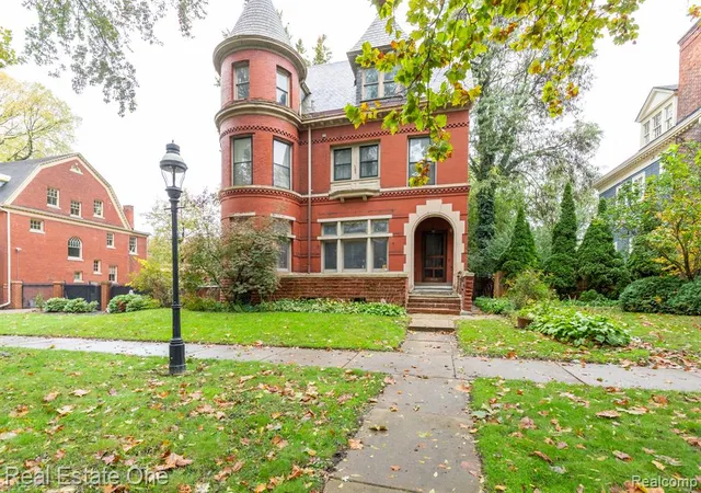 1st image of 1023 Iroquois St, Detroit, MI 48214 2713 | MLS# 60968780