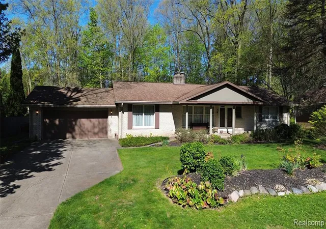 1st image of 1349 Ox Yoke Dr, Flint, MI 48532 2353 | MLS# 60994133