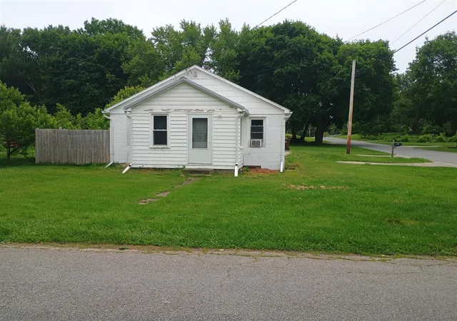 Homes for sale in Edmore, MI | 502 E Forest St, Edmore, MI 48829 | MLS# 70541392